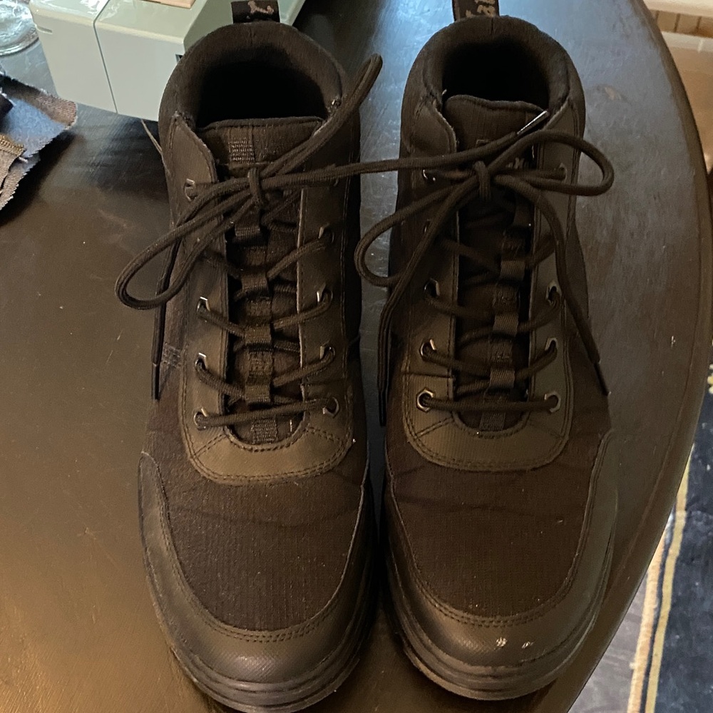 Black dr Martens